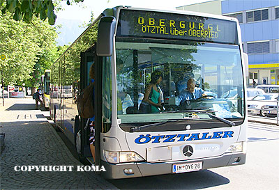 オーバーグルグル行のバスの写真