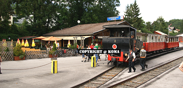 アッヘンゼーに蒸気機関車が走る写真