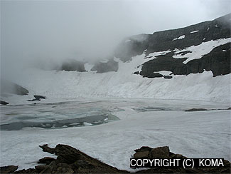 凍てつく湖の写真