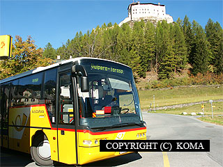 タラスプ城行のPTTバスの写真