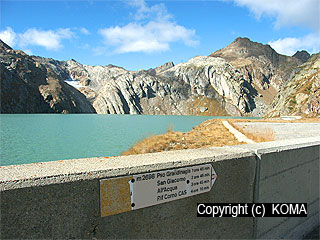 ラーゴ・カヴァニョリのダム湖の写真