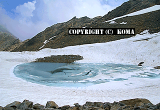 凍てつく湖の写真